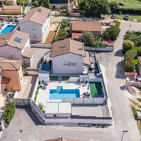 Casa Tara Three-Bedroom Holiday Home Pula Zewnętrze zdjęcie