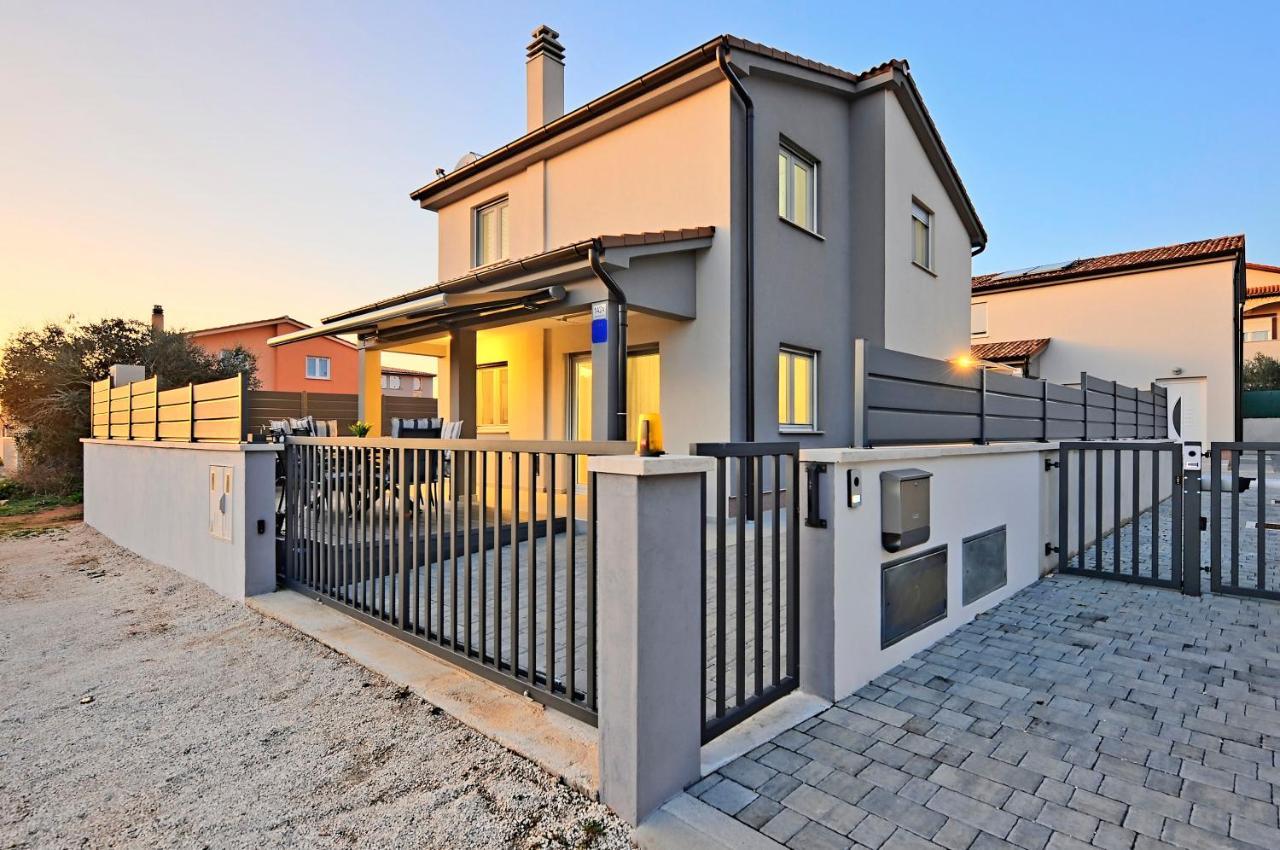 Casa Tara Three-Bedroom Holiday Home Pula Zewnętrze zdjęcie