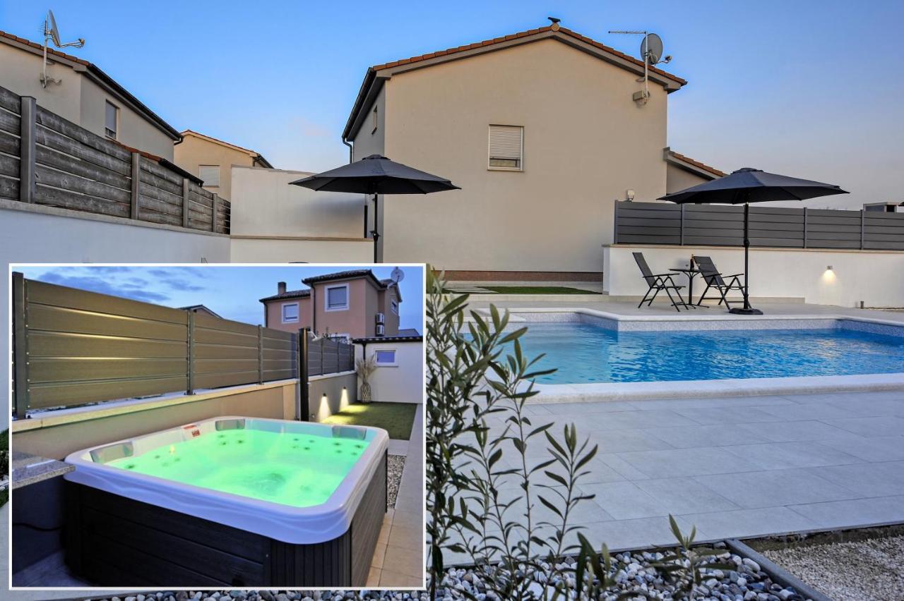 Casa Tara Three-Bedroom Holiday Home Pula Zewnętrze zdjęcie