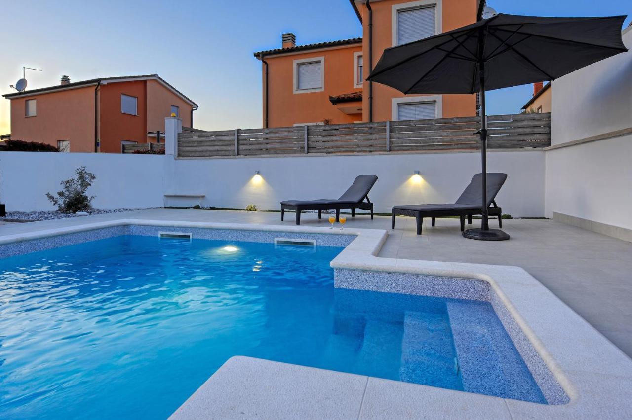 Casa Tara Three-Bedroom Holiday Home Pula Zewnętrze zdjęcie