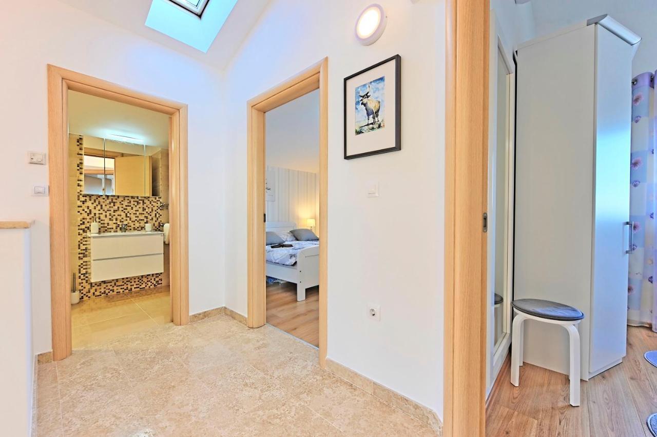 Casa Tara Three-Bedroom Holiday Home Pula Zewnętrze zdjęcie
