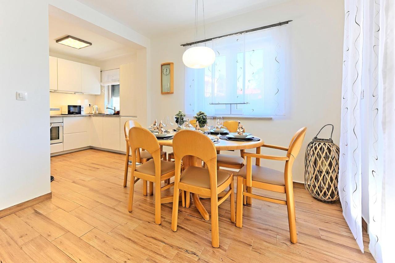 Casa Tara Three-Bedroom Holiday Home Pula Zewnętrze zdjęcie
