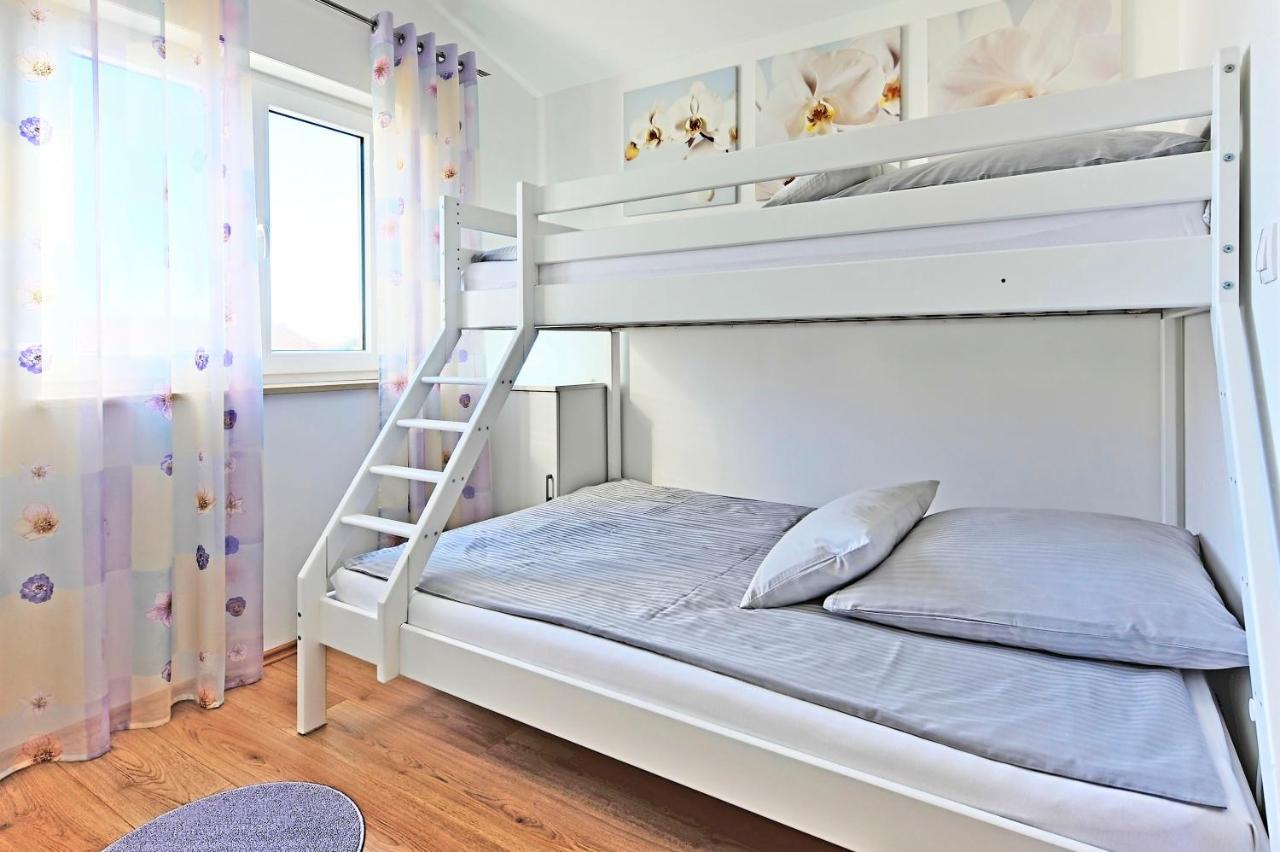 Casa Tara Three-Bedroom Holiday Home Pula Zewnętrze zdjęcie