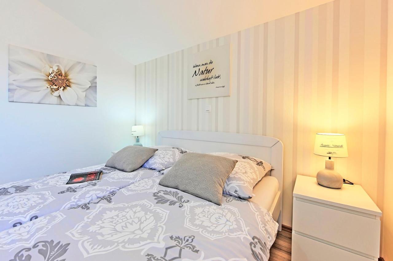 Casa Tara Three-Bedroom Holiday Home Pula Zewnętrze zdjęcie