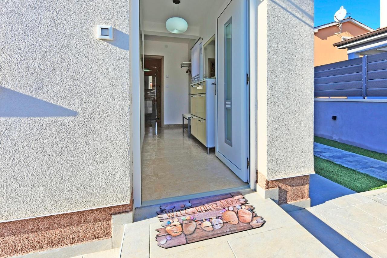 Casa Tara Three-Bedroom Holiday Home Pula Zewnętrze zdjęcie