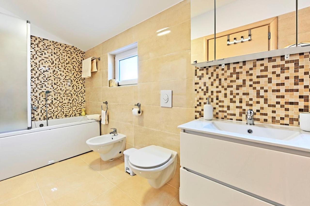 Casa Tara Three-Bedroom Holiday Home Pula Zewnętrze zdjęcie