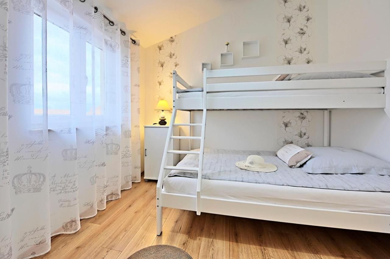Casa Tara Three-Bedroom Holiday Home Pula Zewnętrze zdjęcie