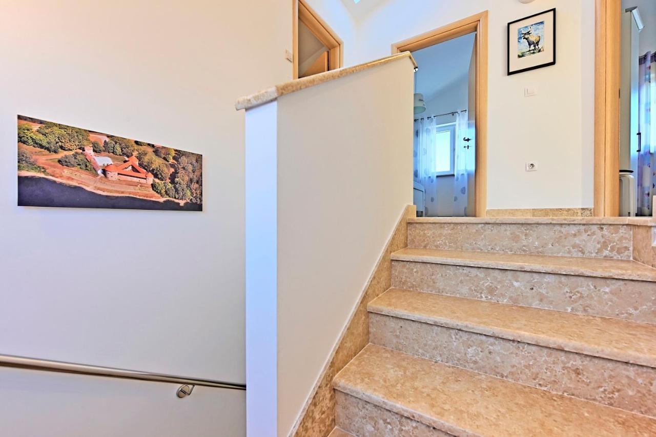 Casa Tara Three-Bedroom Holiday Home Pula Zewnętrze zdjęcie