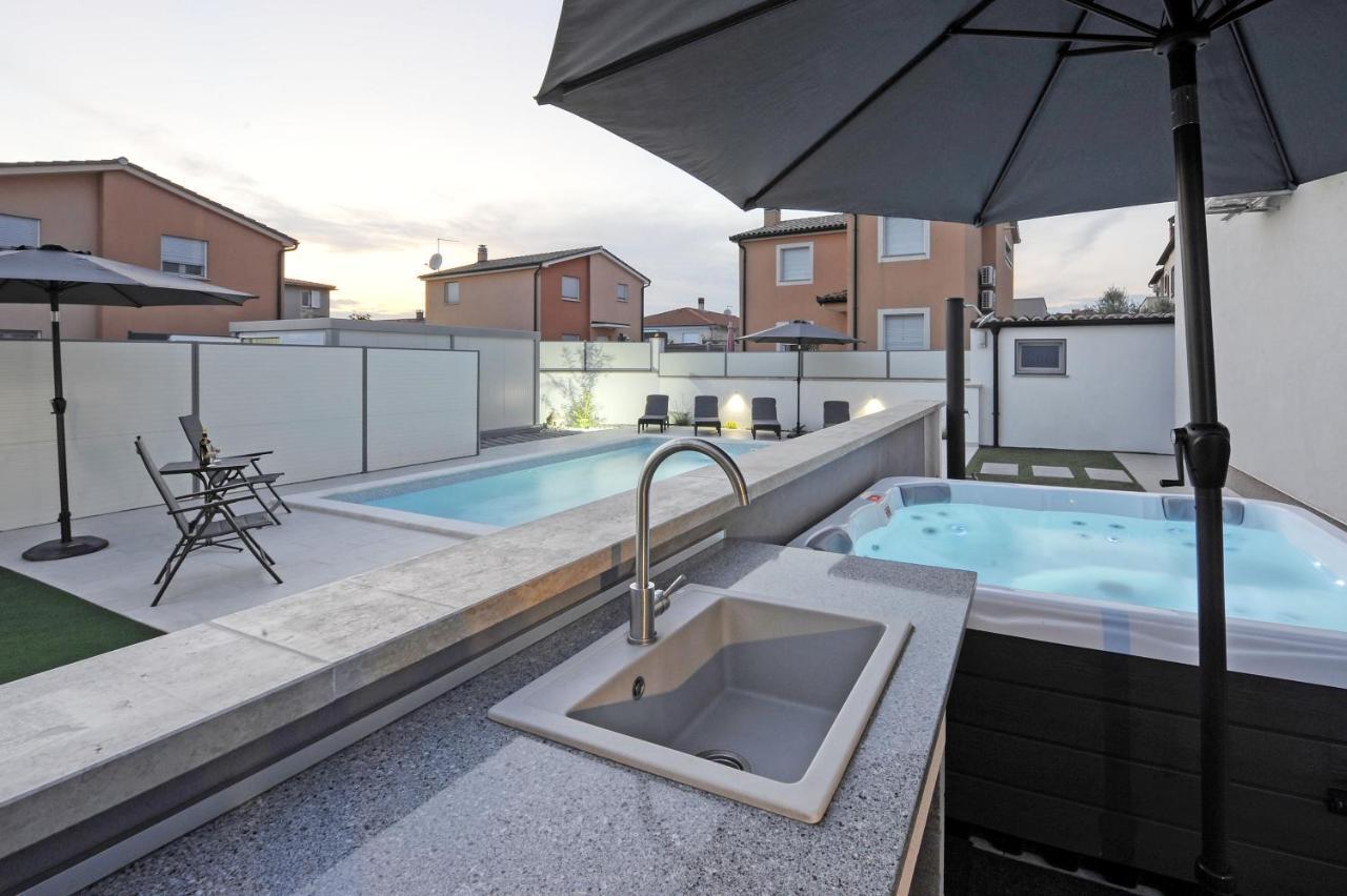 Casa Tara Three-Bedroom Holiday Home Pula Zewnętrze zdjęcie