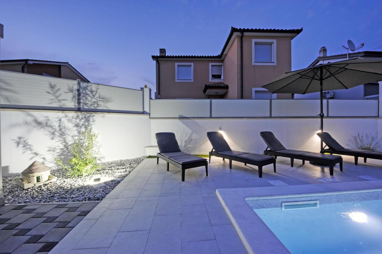 Casa Tara Three-Bedroom Holiday Home Pula Zewnętrze zdjęcie